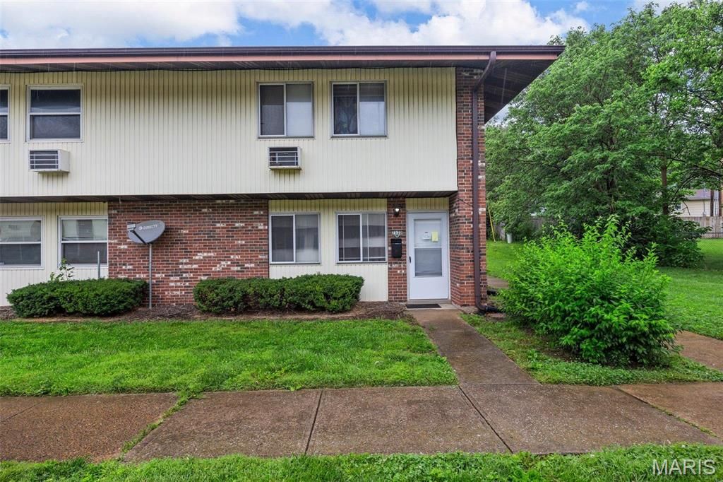 7520 Hazelcrest Drive, Hazelwood, MO 63042