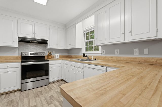411 Forest Circle, Summerville, SC 29483
