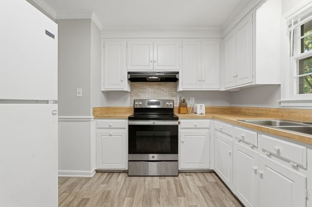 411 Forest Circle, Summerville, SC 29483