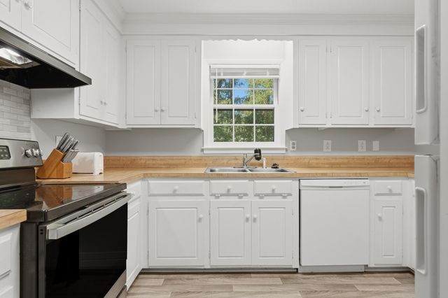 411 Forest Circle, Summerville, SC 29483