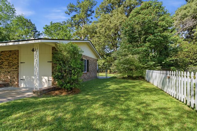 411 Forest Circle, Summerville, SC 29483