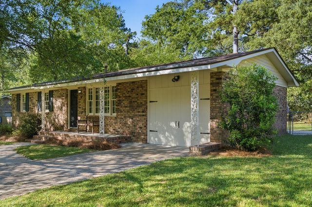 411 Forest Circle, Summerville, SC 29483