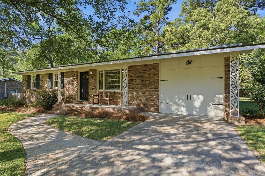 411 Forest Circle, Summerville, SC 29483