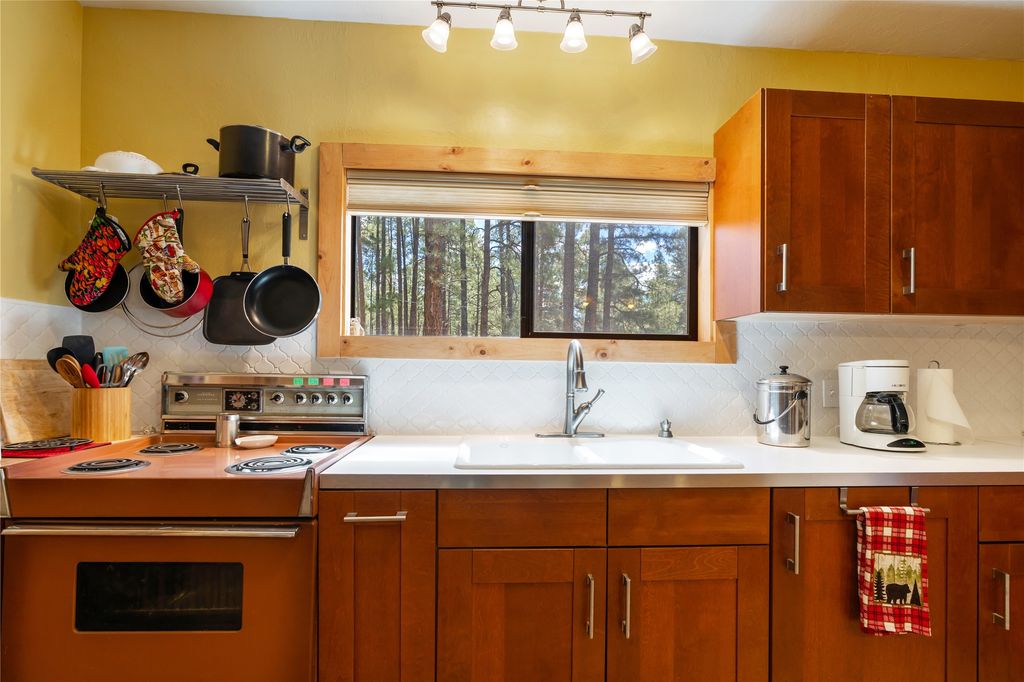 Image 11 of property listing at 27 Horseshoe Trail, Jemez Springs, NM 87025