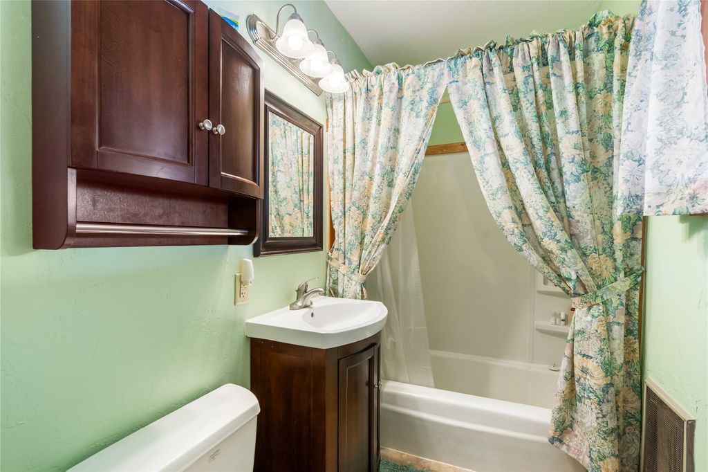 Image 19 of property listing at 27 Horseshoe Trail, Jemez Springs, NM 87025