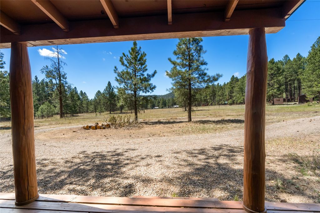 Image 4 of property listing at 27 Horseshoe Trail, Jemez Springs, NM 87025
