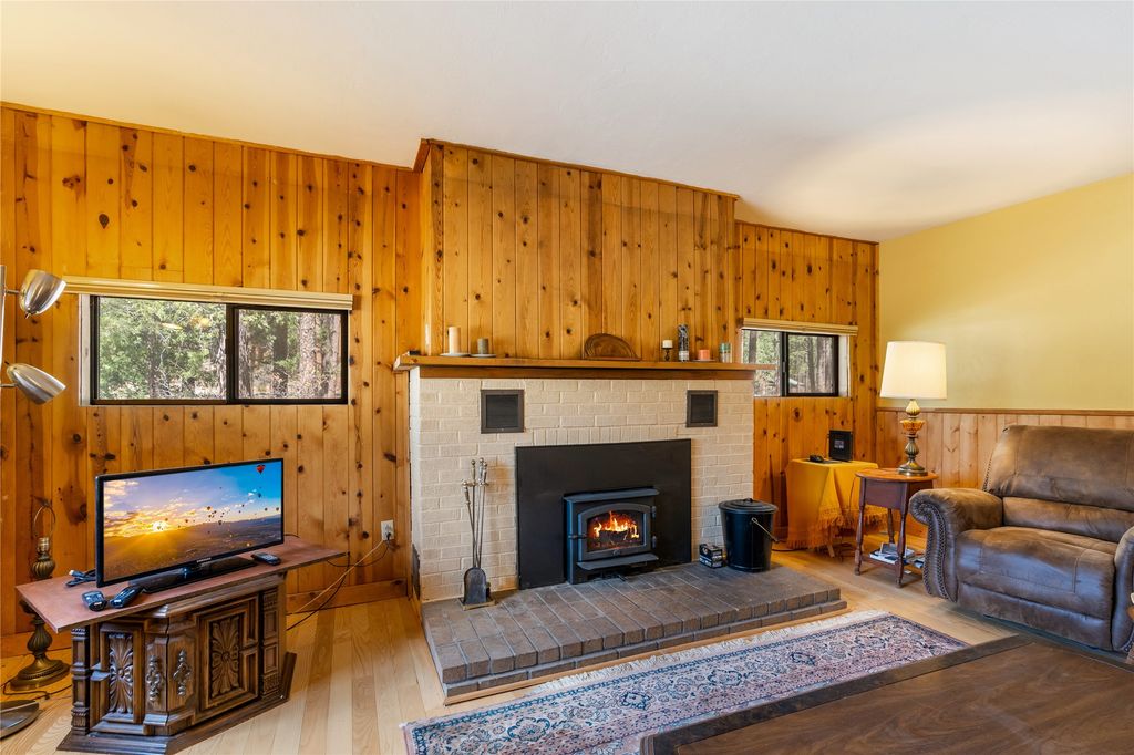 Image 6 of property listing at 27 Horseshoe Trail, Jemez Springs, NM 87025