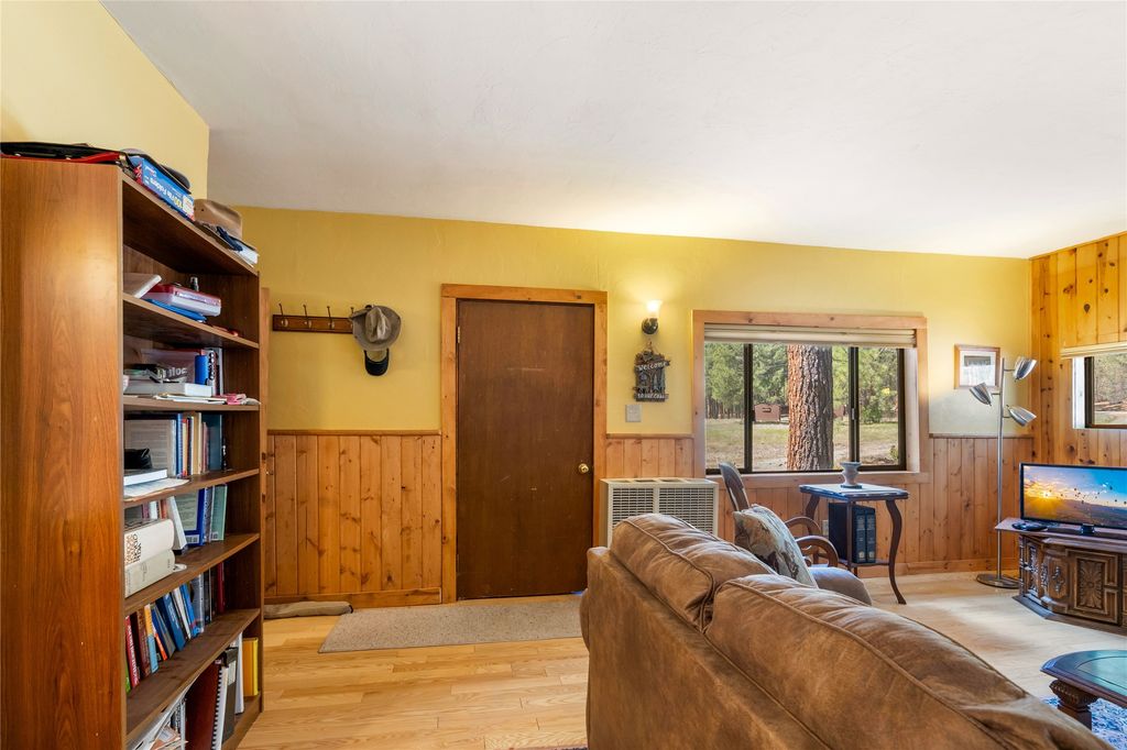 Image 8 of property listing at 27 Horseshoe Trail, Jemez Springs, NM 87025