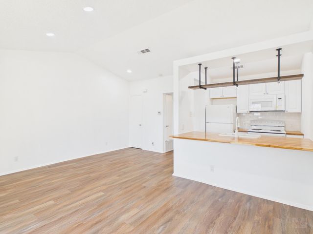 1303 Hollow Creek DR 3, Austin, TX 78704