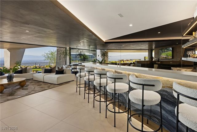 8 Chisel Crest Court, Henderson, NV 89012