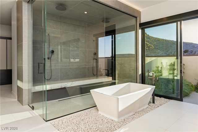 8 Chisel Crest Court, Henderson, NV 89012