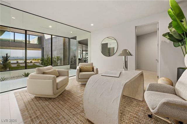 8 Chisel Crest Court, Henderson, NV 89012