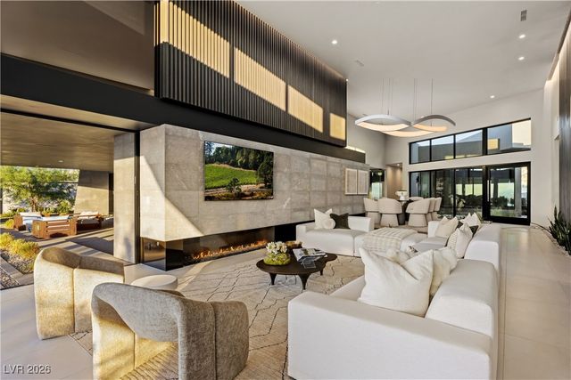 8 Chisel Crest Court, Henderson, NV 89012