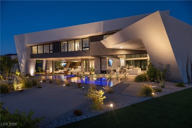 8 Chisel Crest Court, Henderson, NV 89012