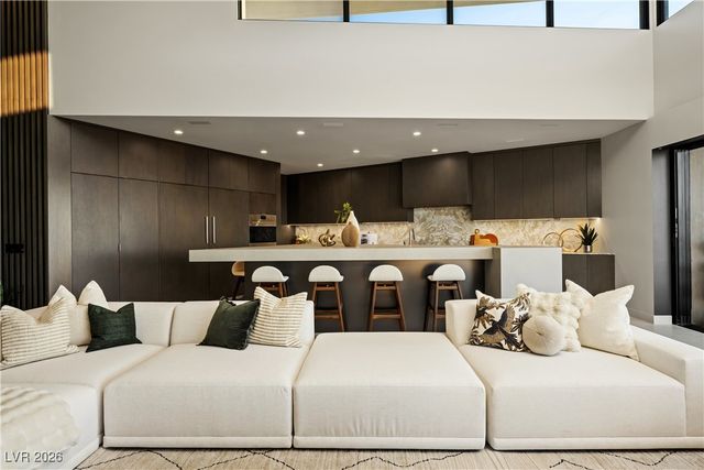 8 Chisel Crest Court, Henderson, NV 89012