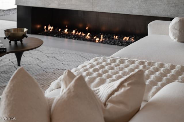 8 Chisel Crest Court, Henderson, NV 89012