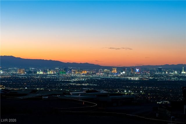 8 Chisel Crest Court, Henderson, NV 89012