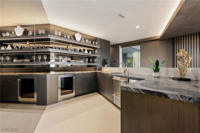 8 Chisel Crest Court, Henderson, NV 89012