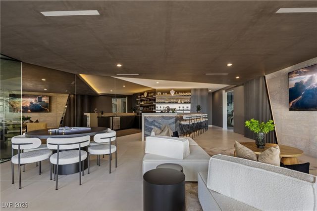 8 Chisel Crest Court, Henderson, NV 89012