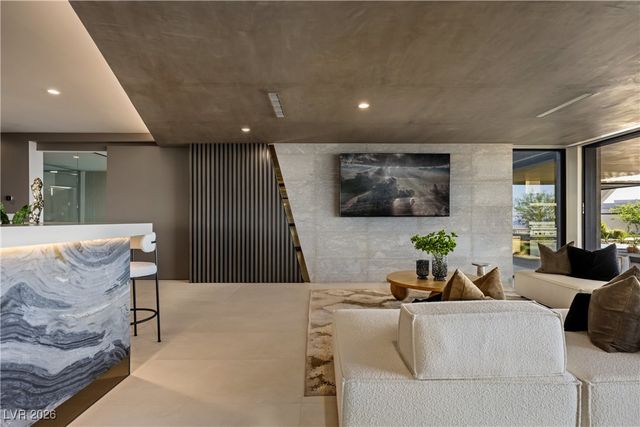 8 Chisel Crest Court, Henderson, NV 89012