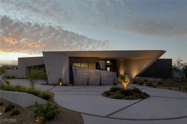 8 Chisel Crest Court, Henderson, NV 89012