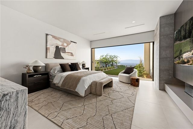 8 Chisel Crest Court, Henderson, NV 89012