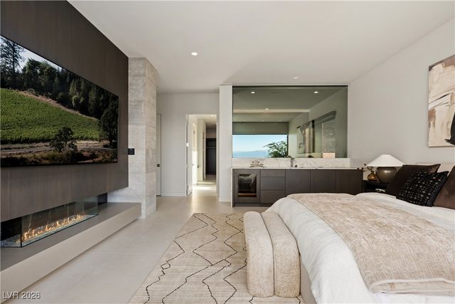 8 Chisel Crest Court, Henderson, NV 89012