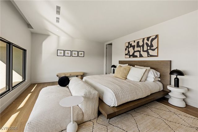 8 Chisel Crest Court, Henderson, NV 89012