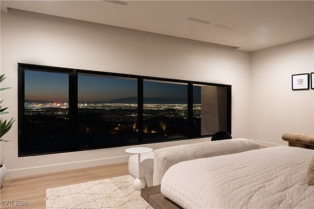 8 Chisel Crest Court, Henderson, NV 89012