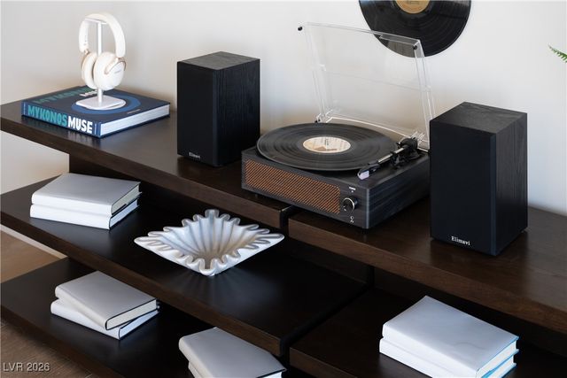 8 Chisel Crest Court, Henderson, NV 89012