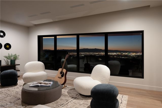 8 Chisel Crest Court, Henderson, NV 89012