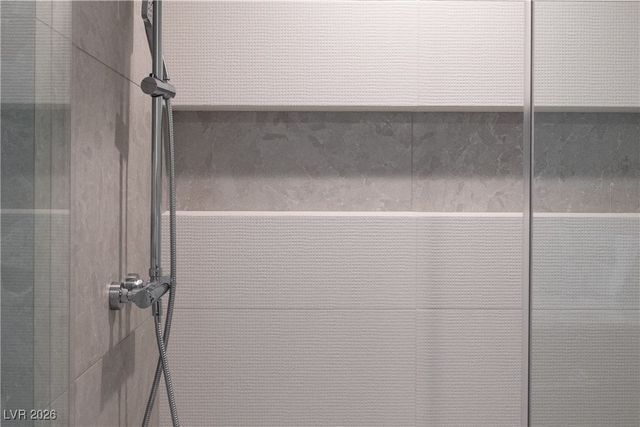 8 Chisel Crest Court, Henderson, NV 89012