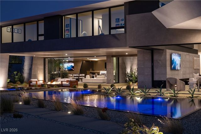 8 Chisel Crest Court, Henderson, NV 89012