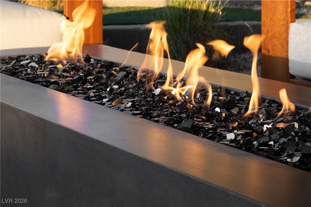 8 Chisel Crest Court, Henderson, NV 89012