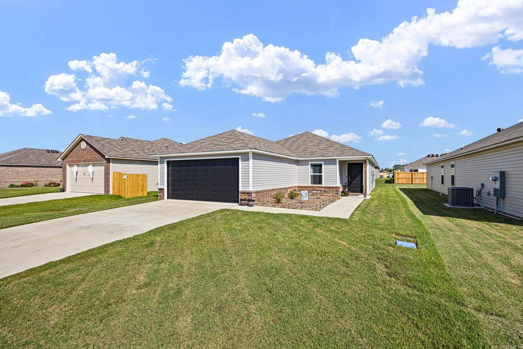 8 Candlelight Drive, Conway, AR 72032