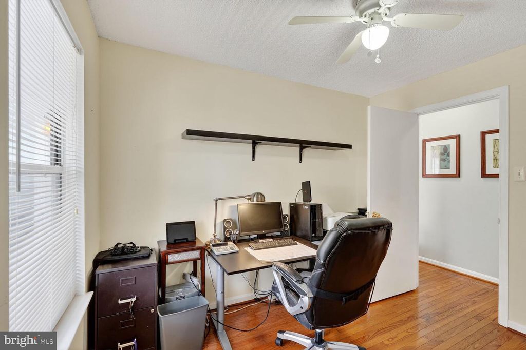 14101 VALLEYFIELD DR #11-4, Silver Spring, MD 20906