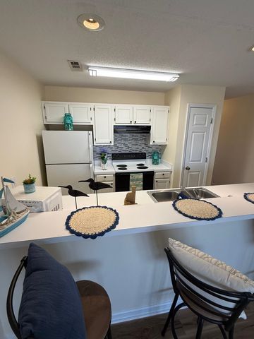 201 Landing Rd Apt H, North Myrtle Beach, SC 29582