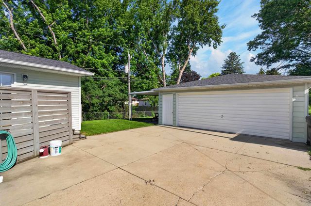 1030 Downing Avenue, Waterloo, IA 50701