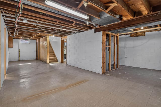 1030 Downing Avenue, Waterloo, IA 50701