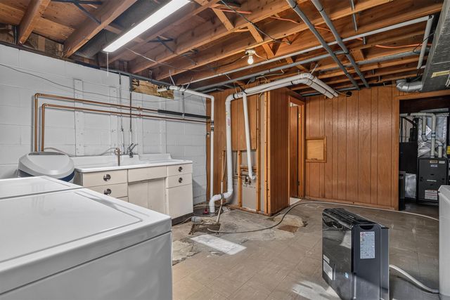1030 Downing Avenue, Waterloo, IA 50701