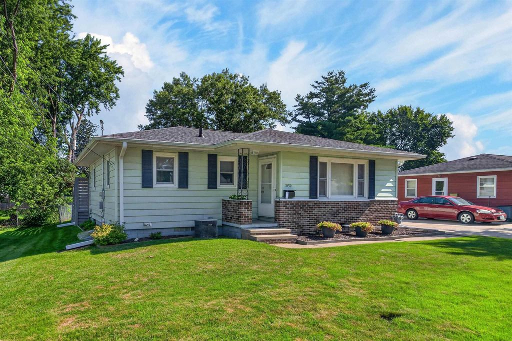 1030 Downing Avenue, Waterloo, IA 50701