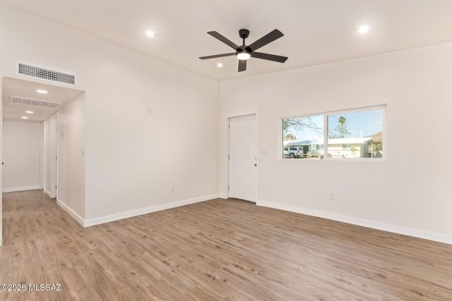 5547 S Meadowlark Avenue, Tucson, AZ 85746