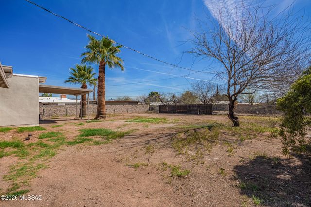 5547 S Meadowlark Avenue, Tucson, AZ 85746
