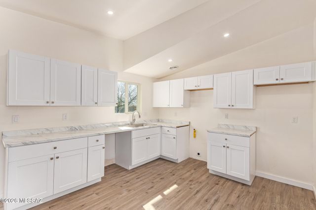 5547 S Meadowlark Avenue, Tucson, AZ 85746