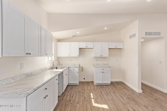 5547 S Meadowlark Avenue, Tucson, AZ 85746