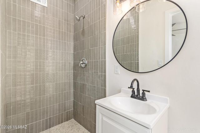 5547 S Meadowlark Avenue, Tucson, AZ 85746