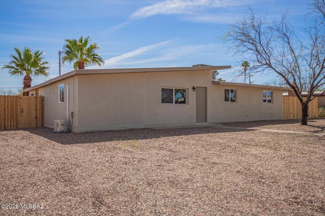 5547 S Meadowlark Avenue, Tucson, AZ 85746