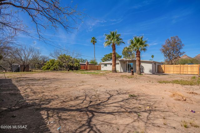 5547 S Meadowlark Avenue, Tucson, AZ 85746