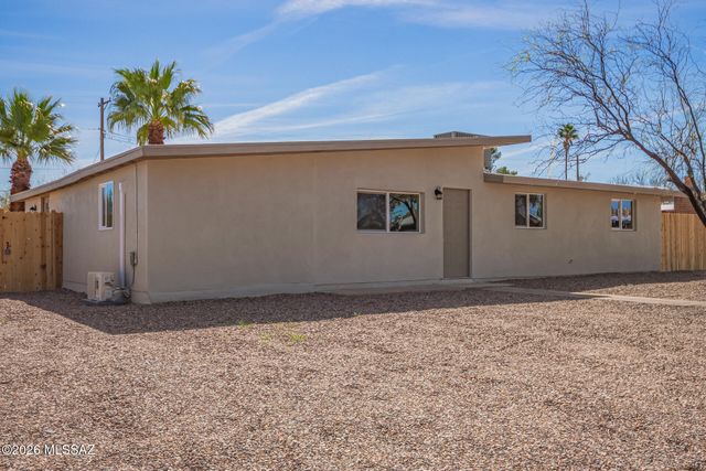 5547 S Meadowlark Avenue, Tucson, AZ 85746