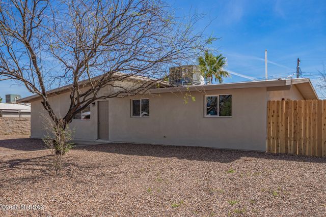 5547 S Meadowlark Avenue, Tucson, AZ 85746